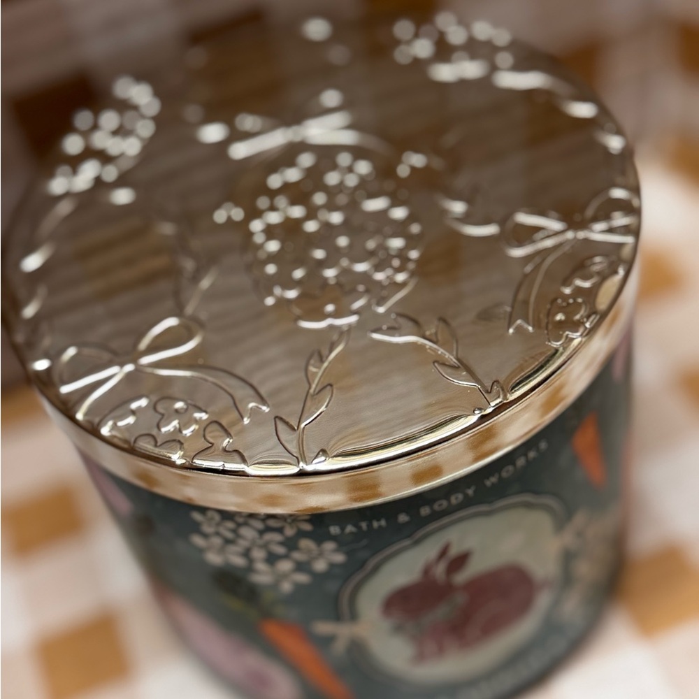NEW B&BW Sweet Carrot Cake 3 Wick Candle - Picture 3 of 4